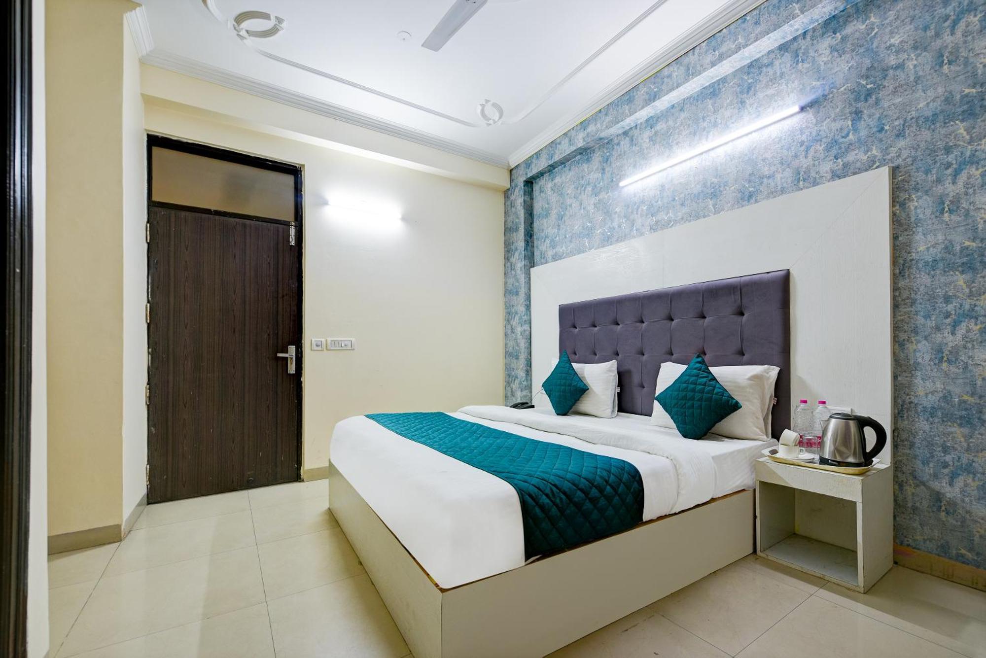 Mayank Plaza-near Igi Airport Terminal-3 New Delhi