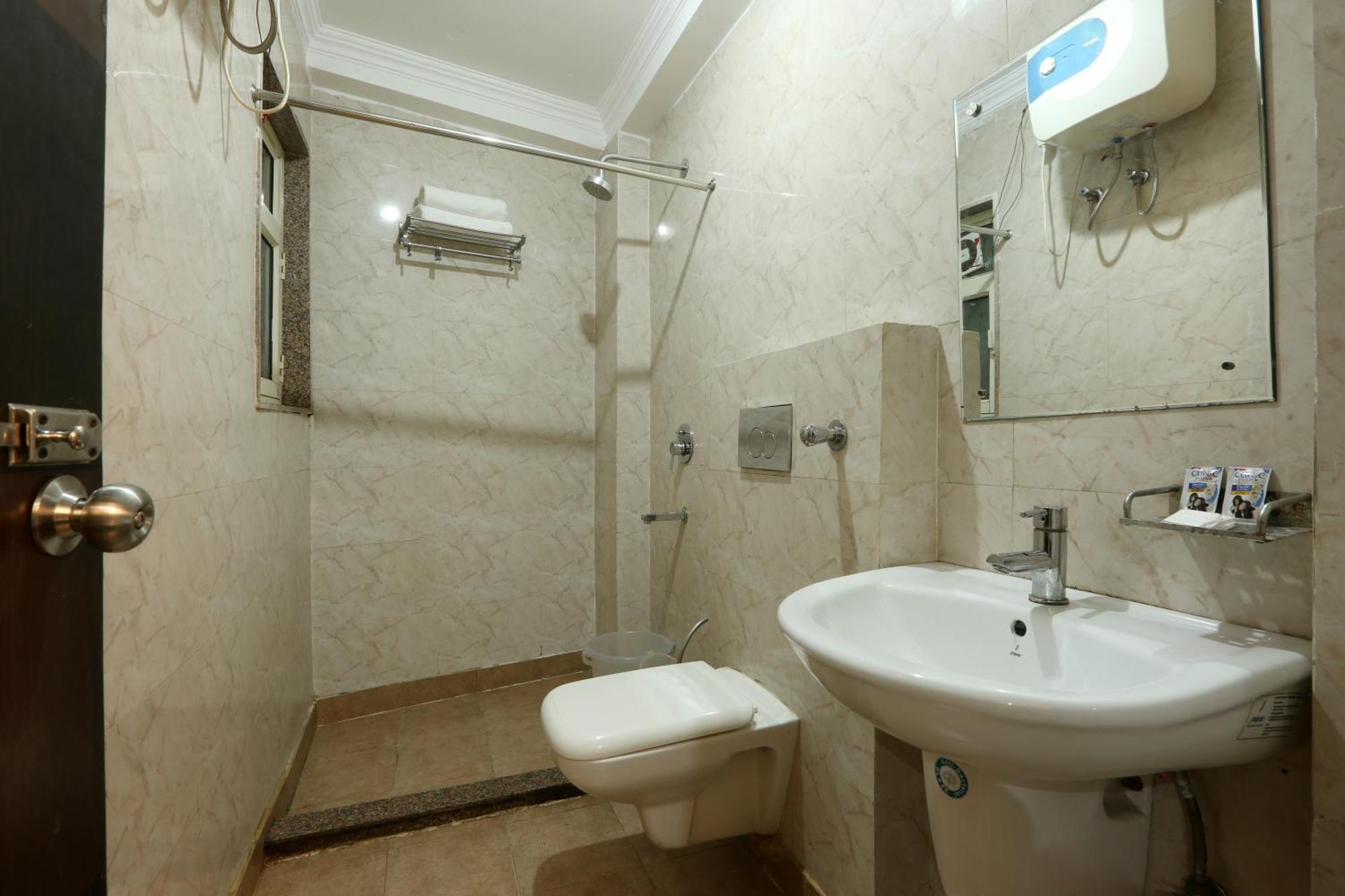 Mayank Plaza-near Igi Airport Terminal-3 New Delhi